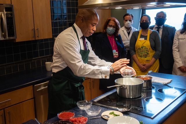 Mayor Eric Adams leads a plant-based cooking demo at King's County Hospital in Brooklyn, February 7th, 2022.